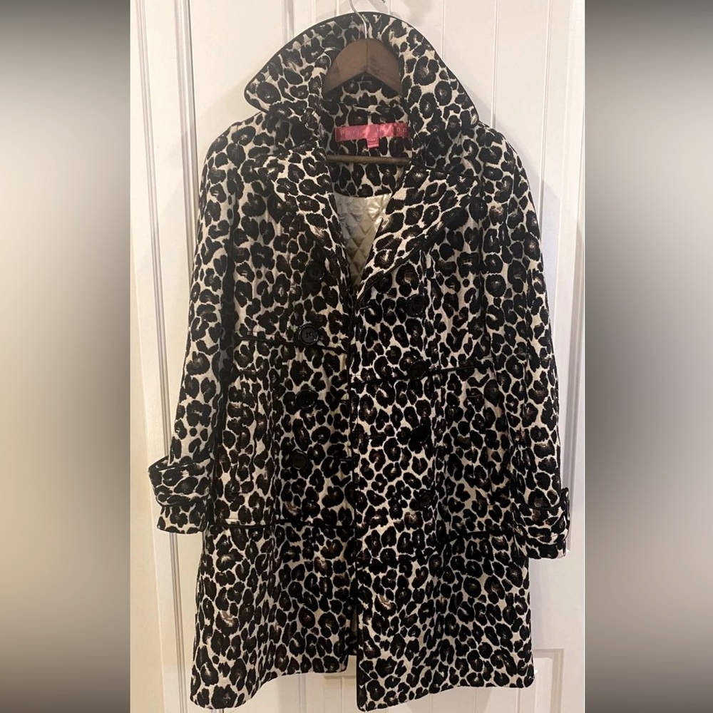 Stunning womens leopard coat